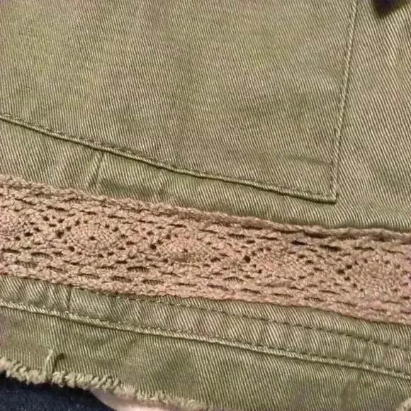 B Sweet green jacket size Medium - Picture 7 of 8